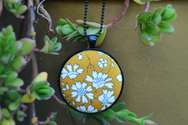 fabric button necklace
