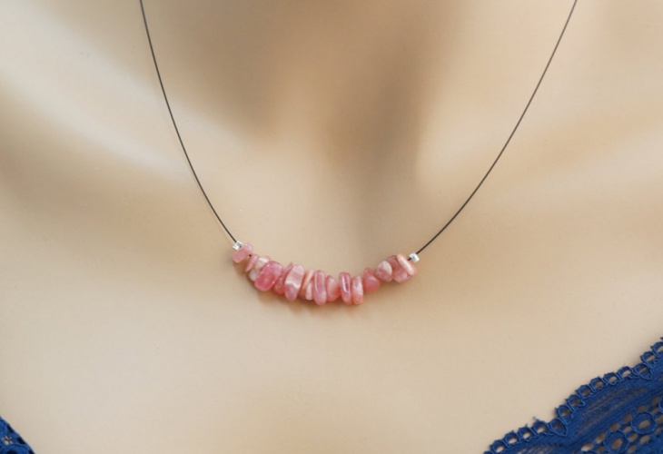 rhodonite chips necklace