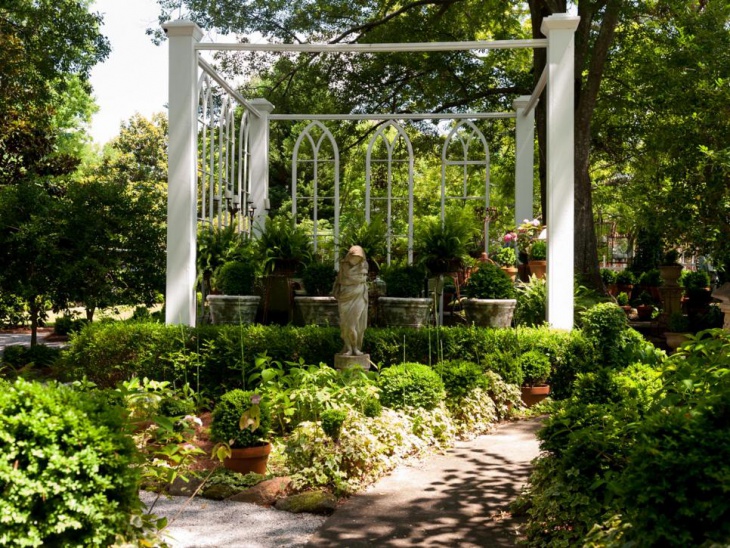 elegant garden trellis design