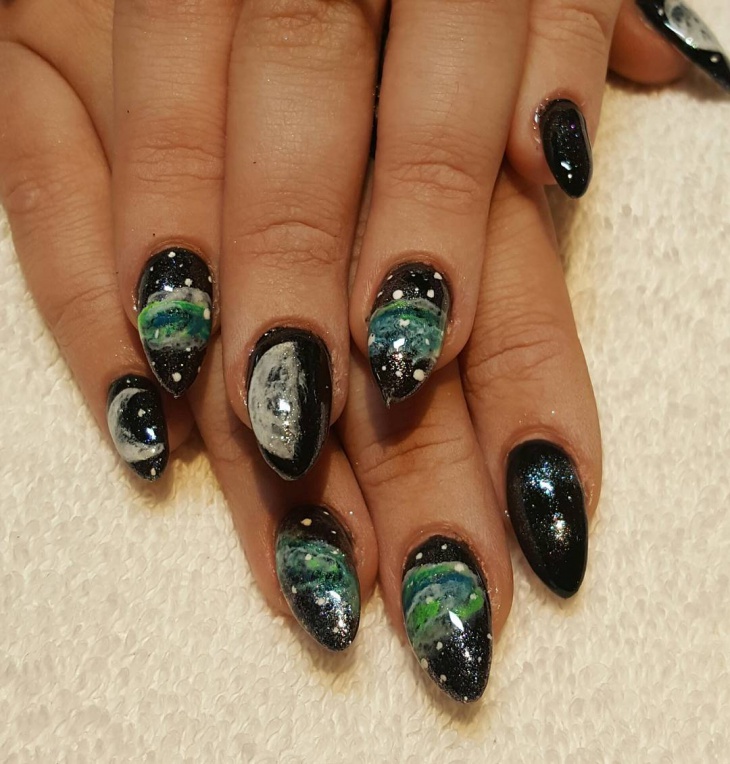 pointy galaxy nail design