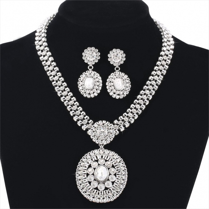 gorgeous rhinestone necklace set