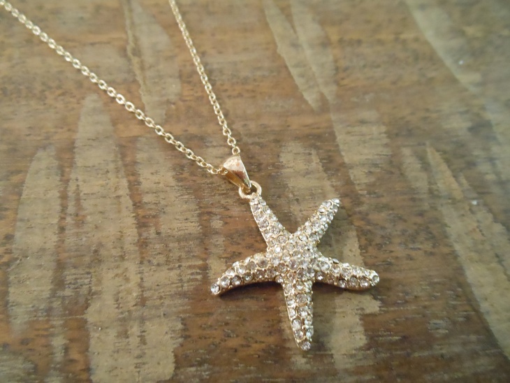 rhinestone starfish pendant necklace