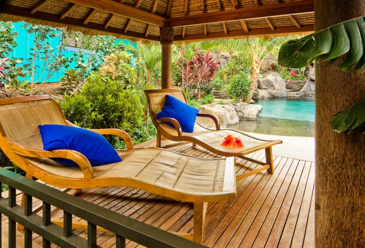 tropical pool lounge idea
