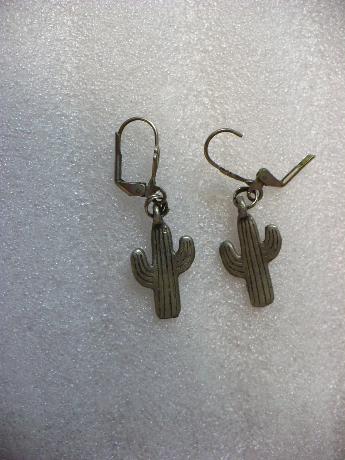 vintage cactus earrings model