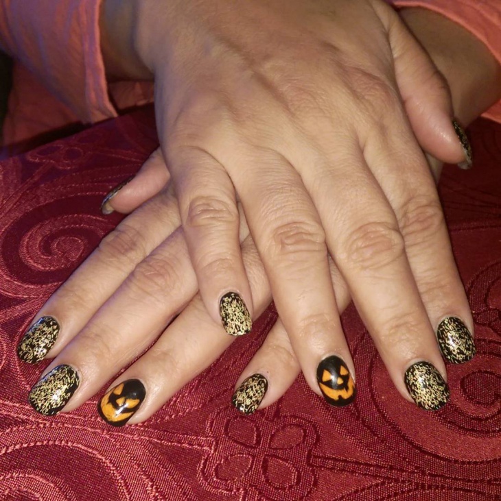 halloween pumpkin nail design