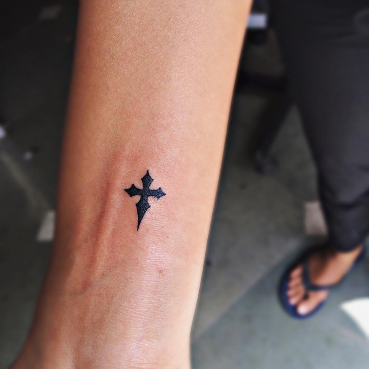 tiny cross tattoo design