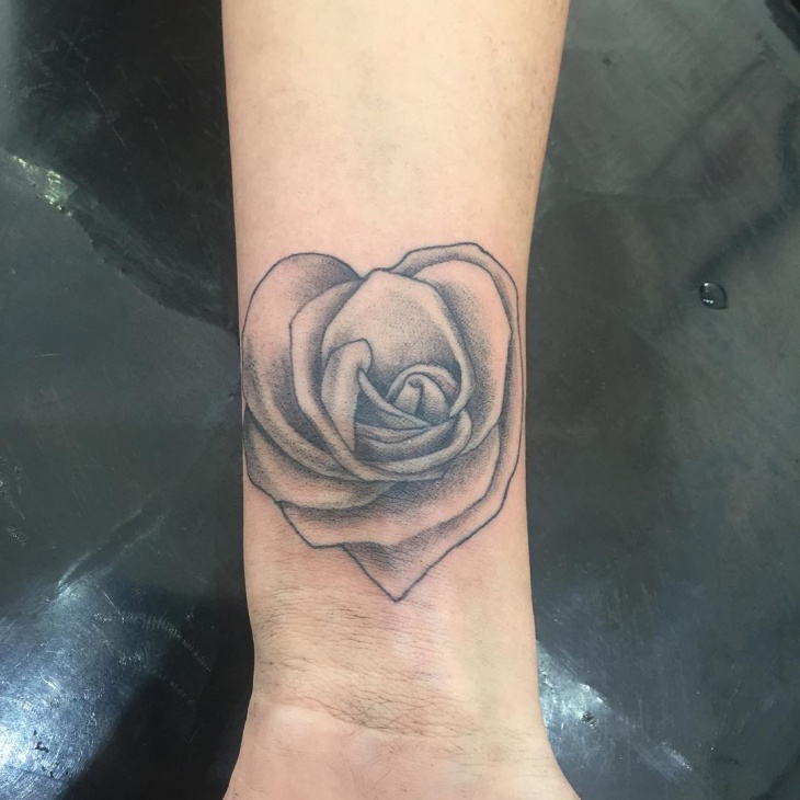 rose heart tattoo design
