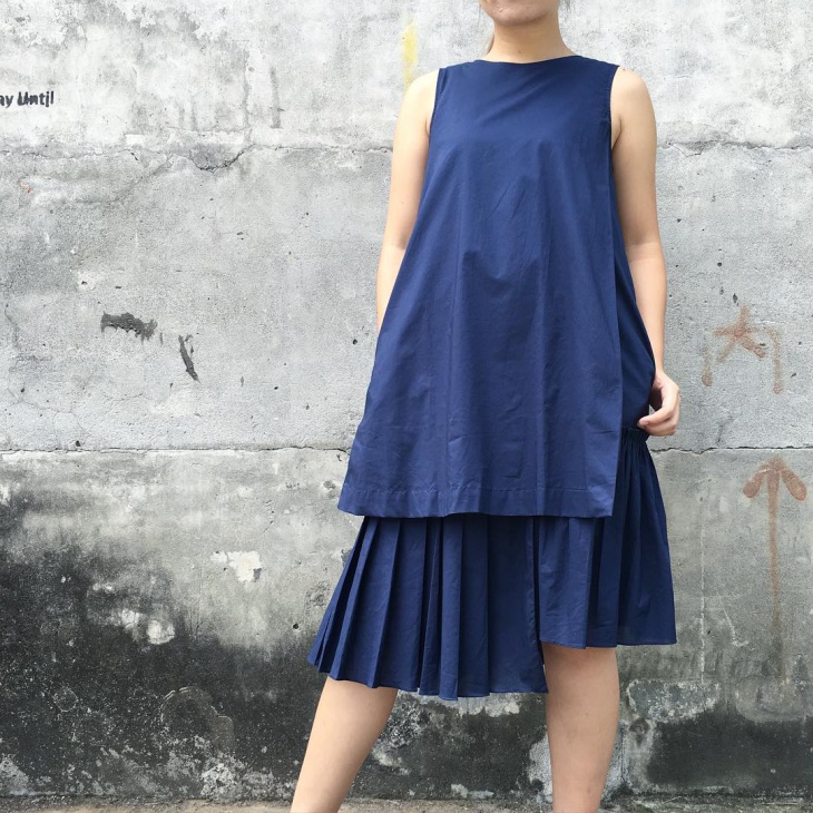 navy blue pleated dress