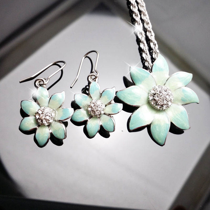 daisy drop earrings