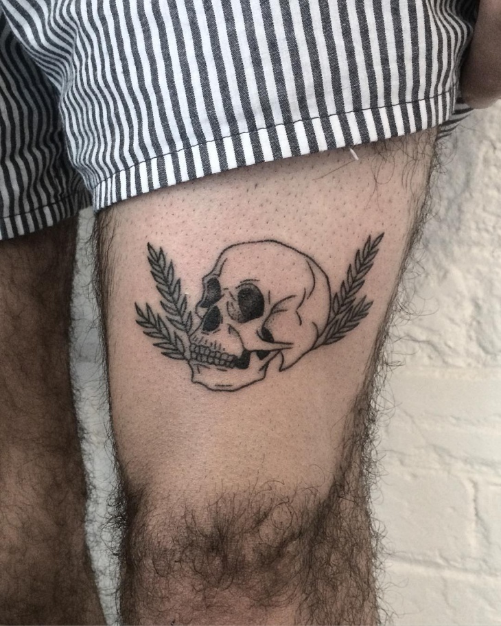 skull tattoo on thigh
