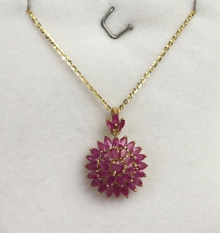 flower shape ruby pendant