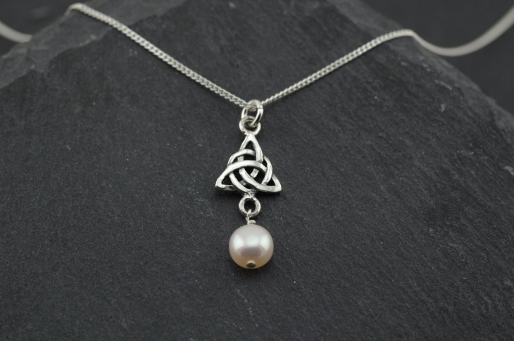 celtic trinity knot necklace