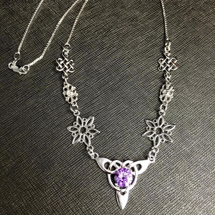 cute celtic necklace design