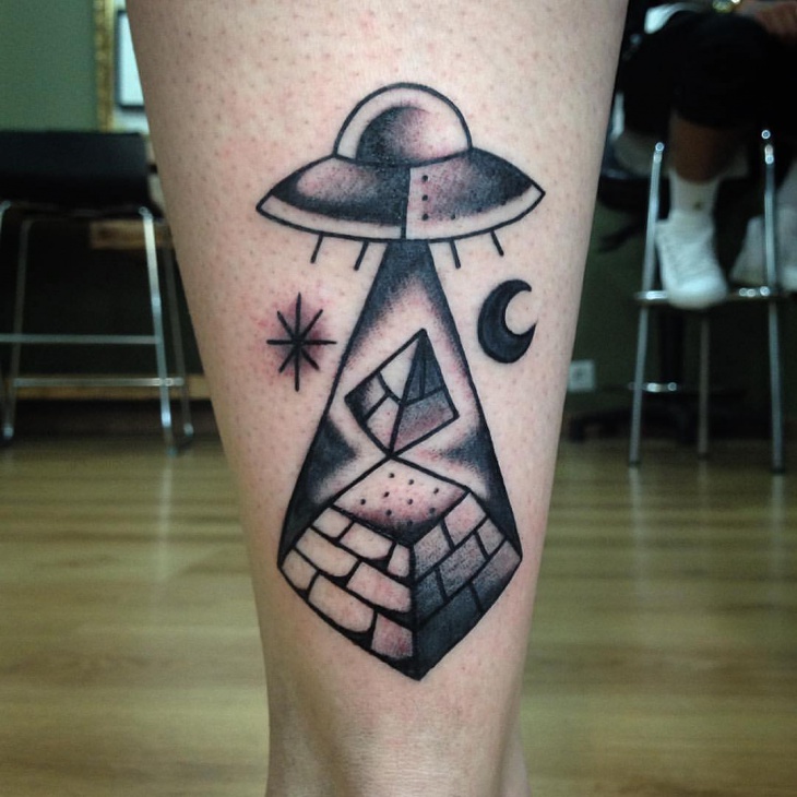 unique pyramid leg tattoo