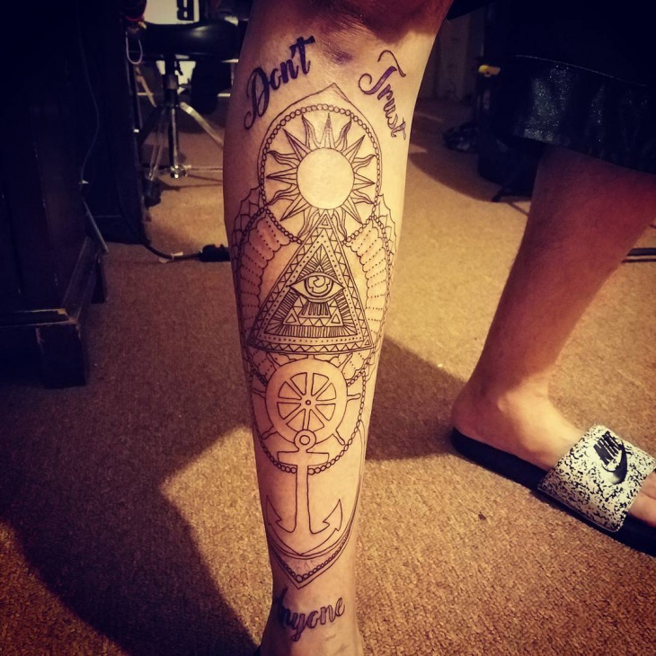 beautiful pyramid tattoo on leg