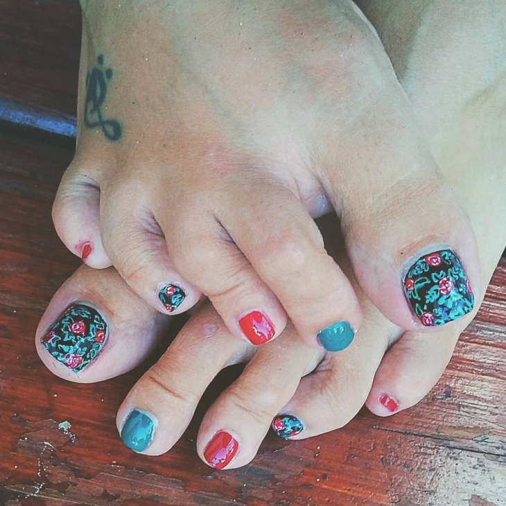 flower toe nail art design