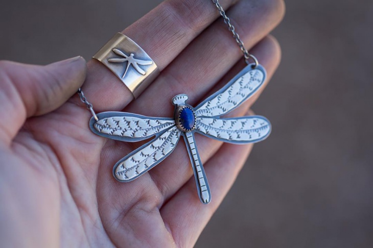 beautiful dragonfly pendant