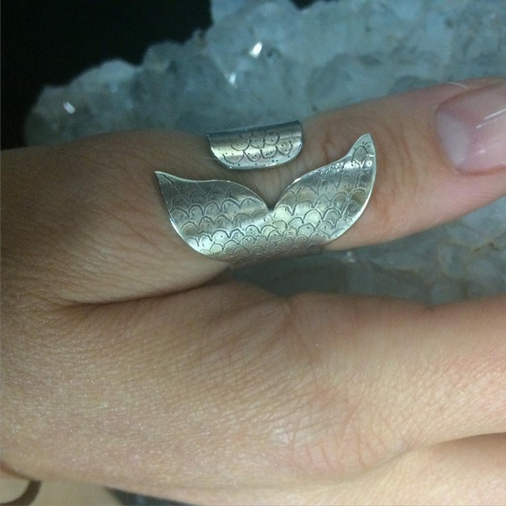 silver mermaid ring design