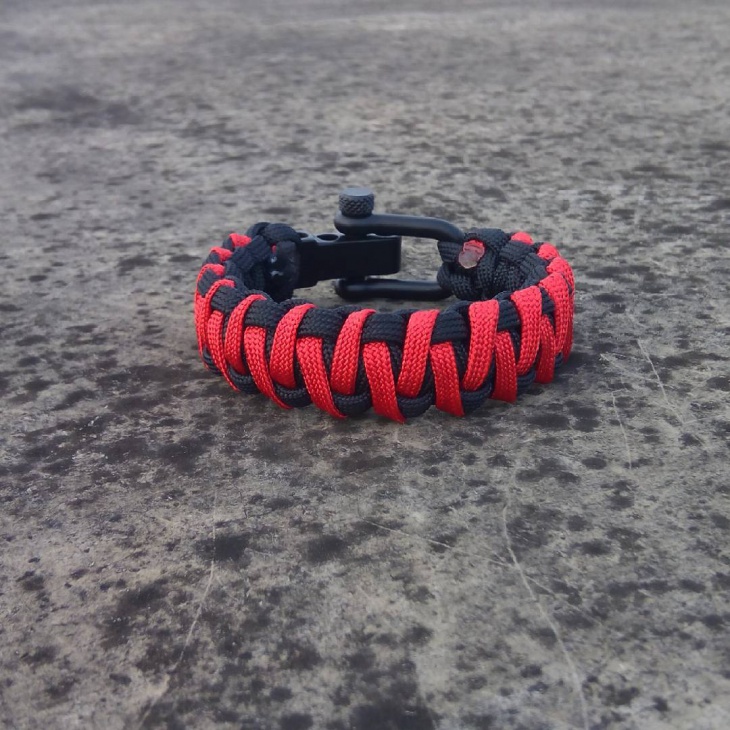 red and black paracord bracelet