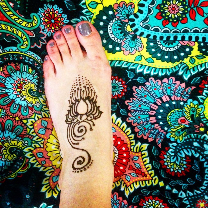 small henna foot tattoo