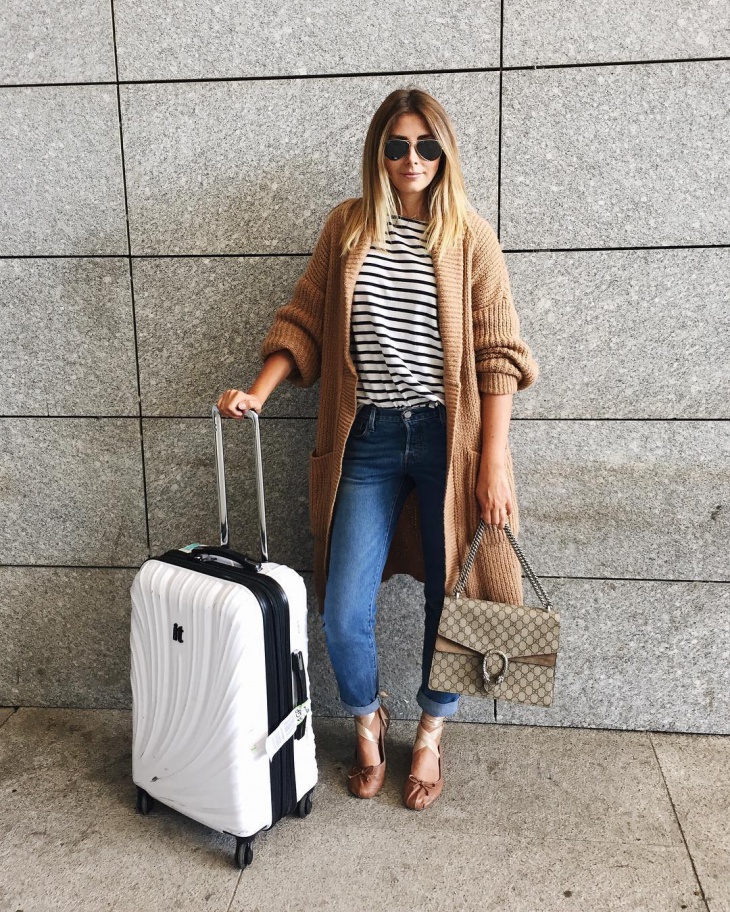 comfortable travel outfit