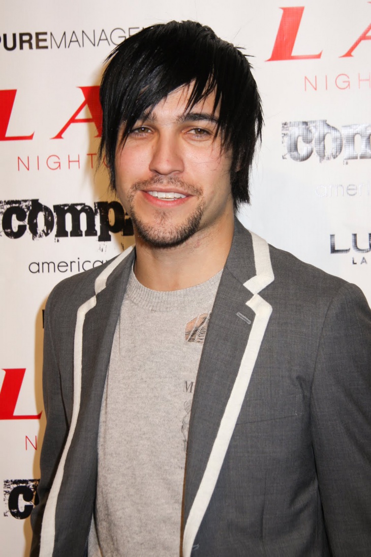 pete wentz mens emo hairstyle with bangs