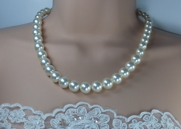 traditional pearl necklace design
