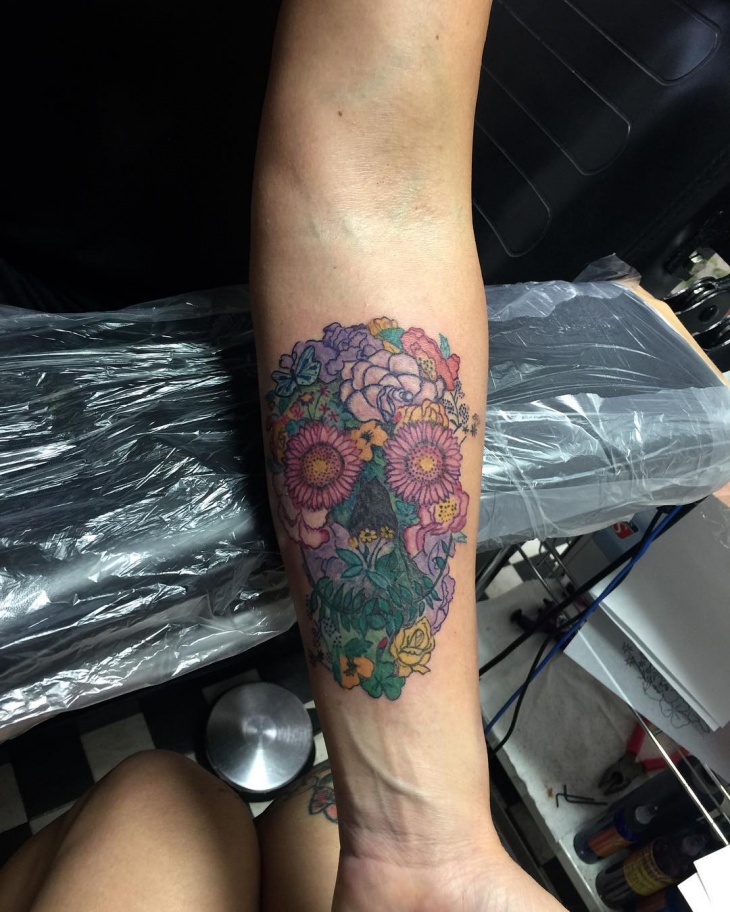 skull and flower tattoo design on hand