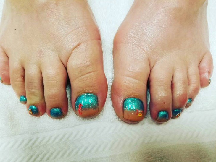beach theme toe nail design