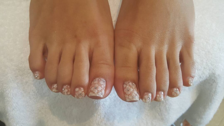 beach wedding toe nail design