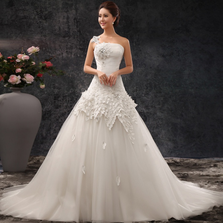 white chiffon wedding dress