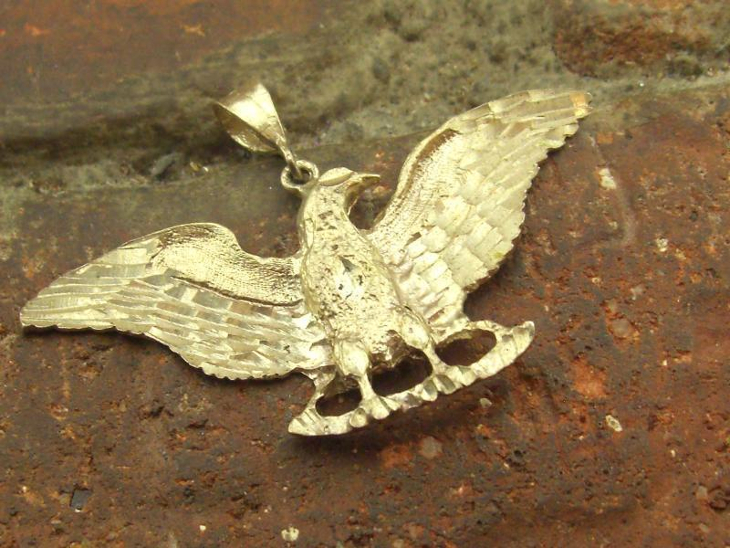 vintage etched eagle bird pendant1