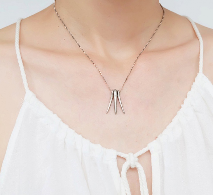 three spears spiked necklace
