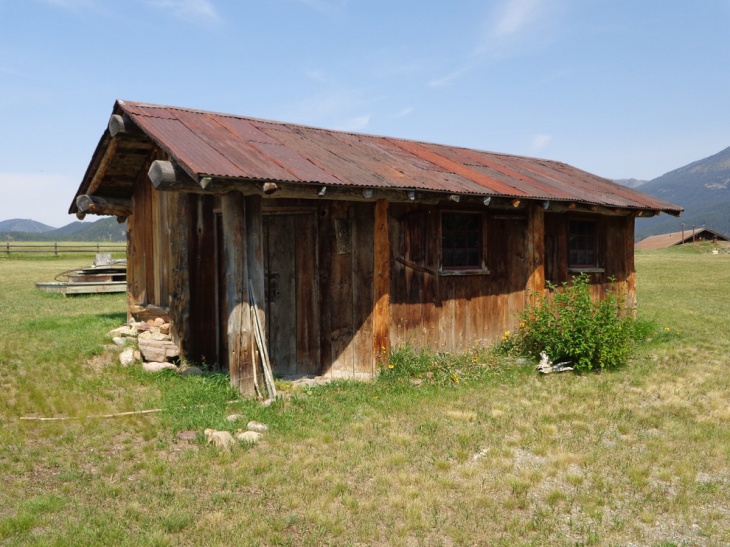 rustic wood shed design