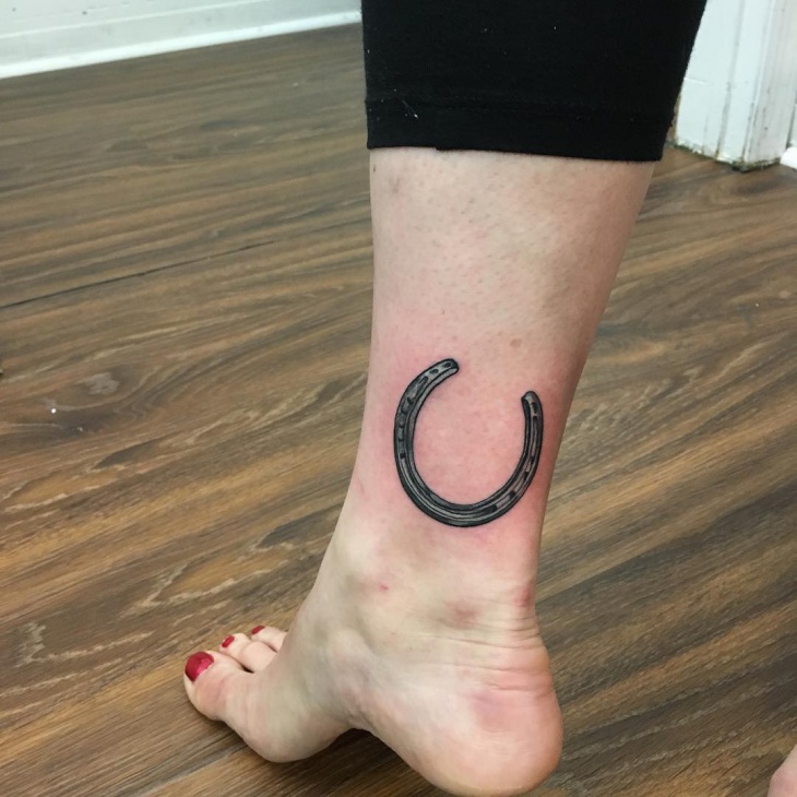 modern horseshoe ankle tattoo