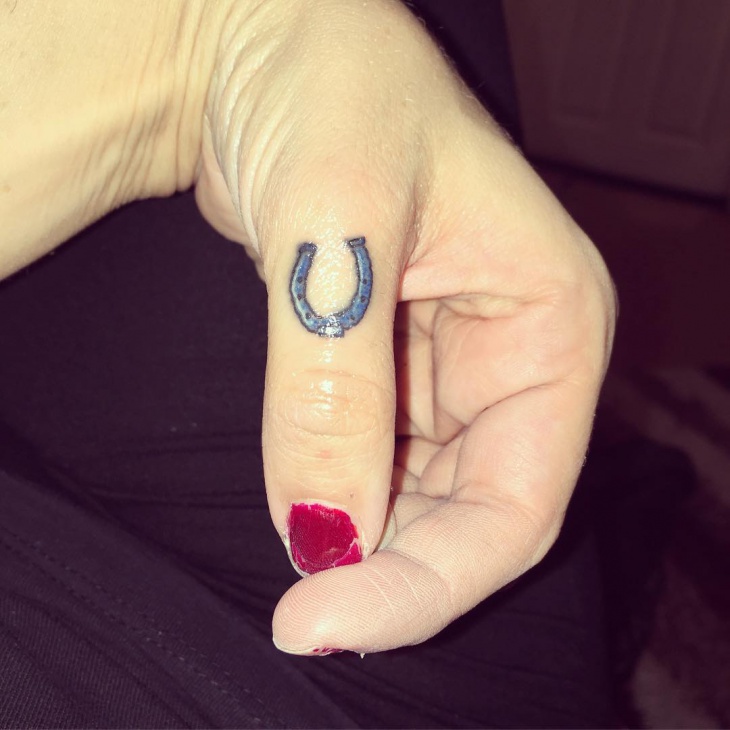 small horseshoe tattoo 1
