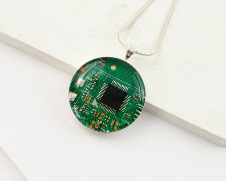 circuit board necklace design