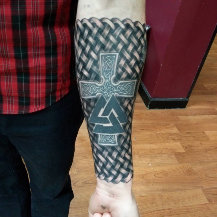 celtic forearm band tatto