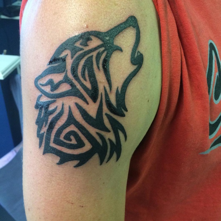 tribal howling wolf tattoo design