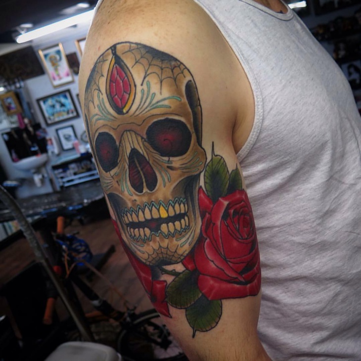 skull and roses arm tattoo