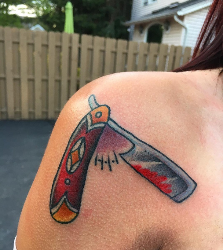 women shoulder blade tattoo1