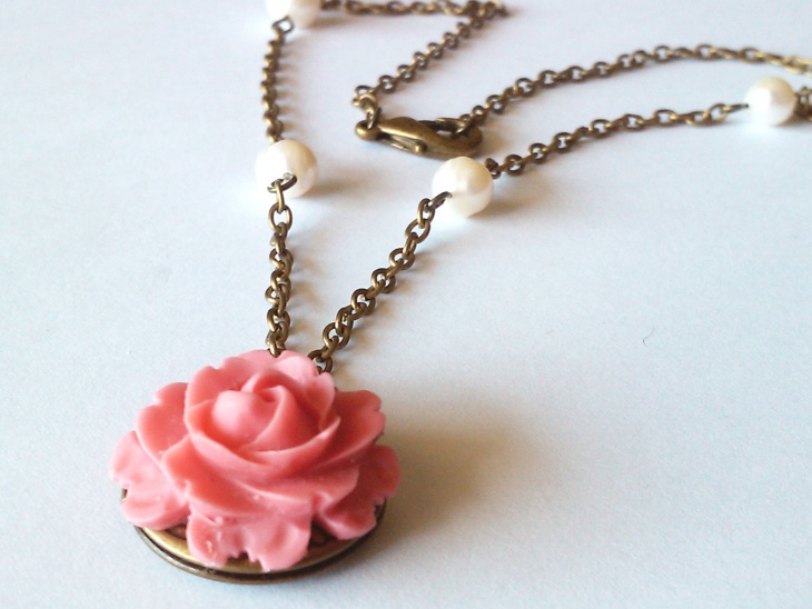 vintage floral locket necklace