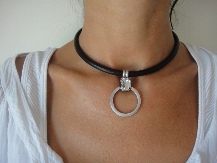 charm crystal choker necklace