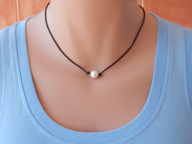 single pearl leather necklace