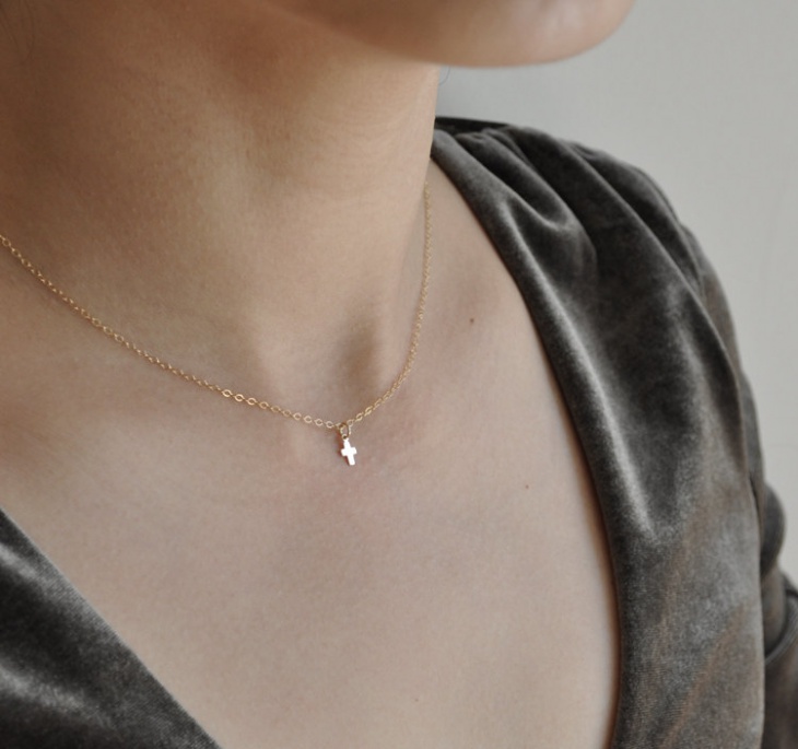 small gold cross necklace