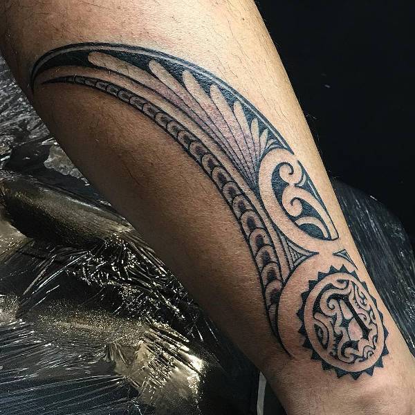 polynesian sun tattoo on leg