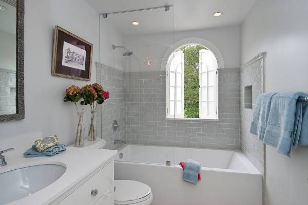 cool small guest bathroom
