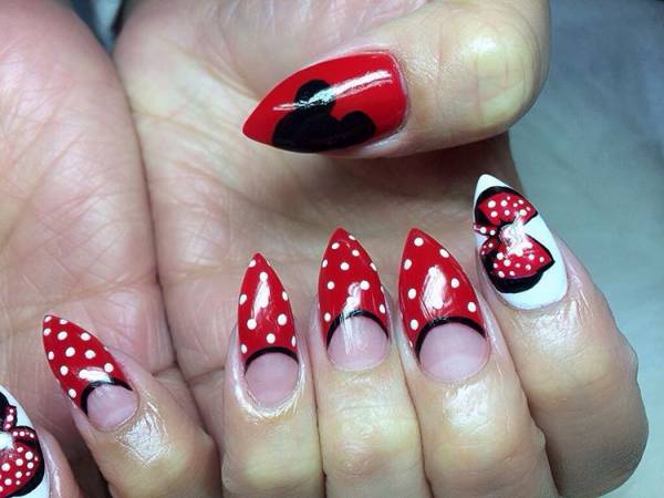 classy minnie mouse tip nail art