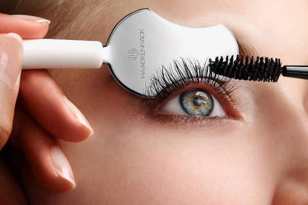 curl your eyelashes before applying mascara1