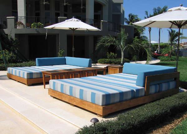 large outdoor double chaise lounge